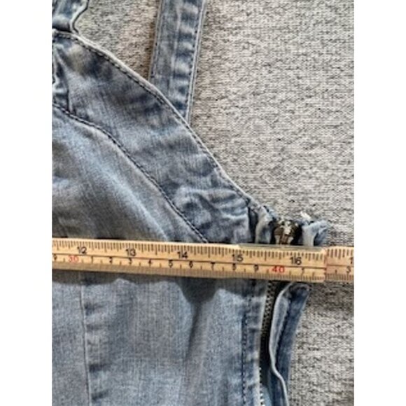 Lola Jeans Womens Jumpsuit Sz Medium Blue Light Washed Denim Stretch Sleeveless - Picture 13 of 16